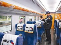 新太魯閣Hello Kitty彩繪列車去年3月開航，座椅上的Kitty頭巾也不斷遭旅客拿走。