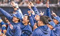 中華隊去年在世界棒球12強賽拿下第五名，其中完封南韓隊創下隊史對戰紀錄。