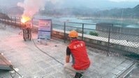 華南雲雨區東移通過台灣上空，南水局昨把握機會在曾文水庫燃放焰劑進行人工增雨。圖╱南水局提供