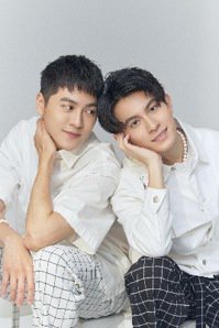 林暉閔(右)與黃新皓在「基因決定我愛你」中湊對男男CP。圖╱達騰娛樂提供