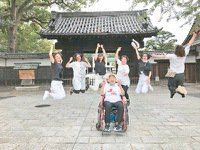 黃郁雯會挑選輪椅友善的國家帶外婆出遊，此為日本名古屋。圖╱黃郁雯提供